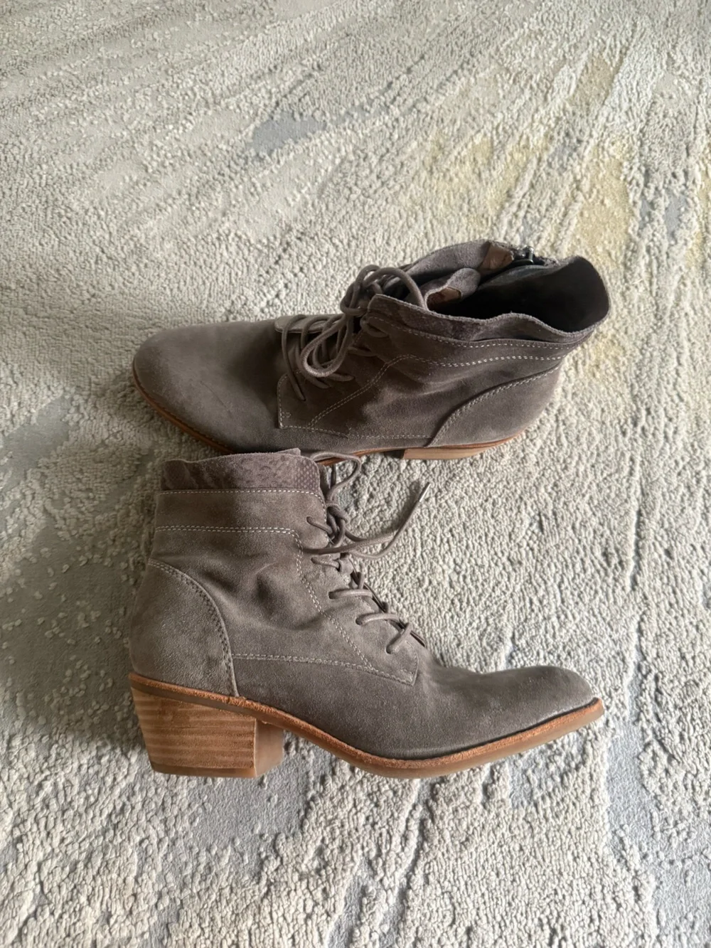 Sofft Annalise grey suede lace up ankle boots stacked block heel 9.5